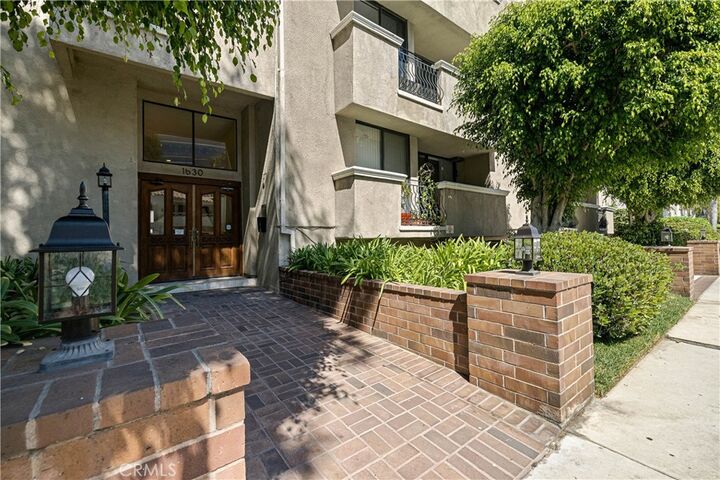 Property Photo: 1630 S Bentley Avenue 103 CA 90025