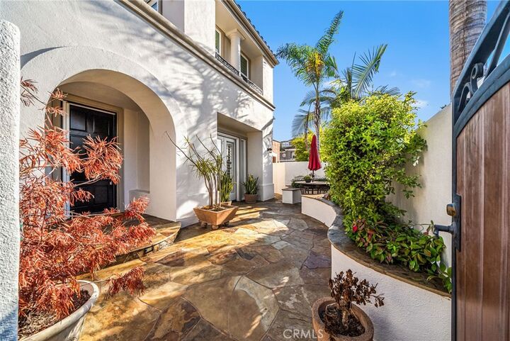 Property Photo:  304 Goldenwest Street  CA 92648 