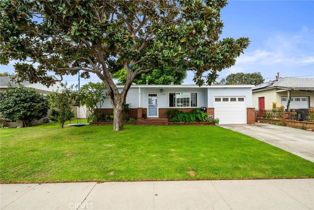 Property Photo: 2825 Martha Avenue CA 90501