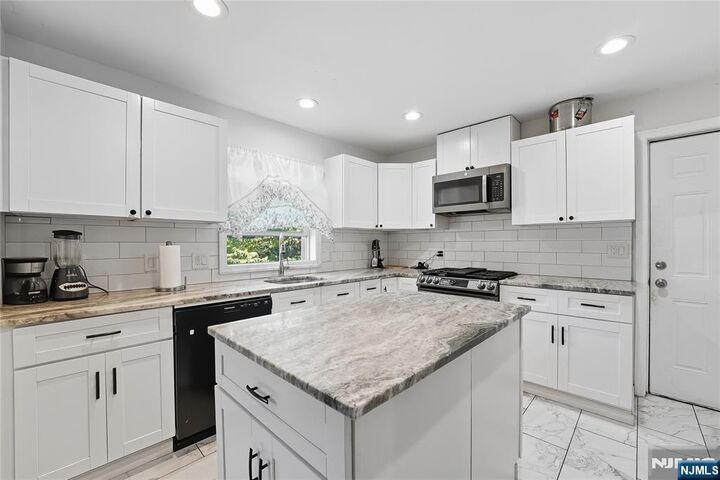 Property Photo:  34 Fitzrandolph Road  NJ 07052 