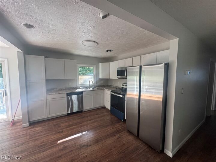 Property Photo: 414 Wheelock Drive OH 44484
