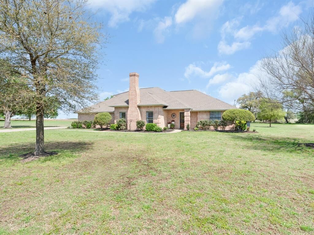Property Photo: 112 Briarwood TX 75482