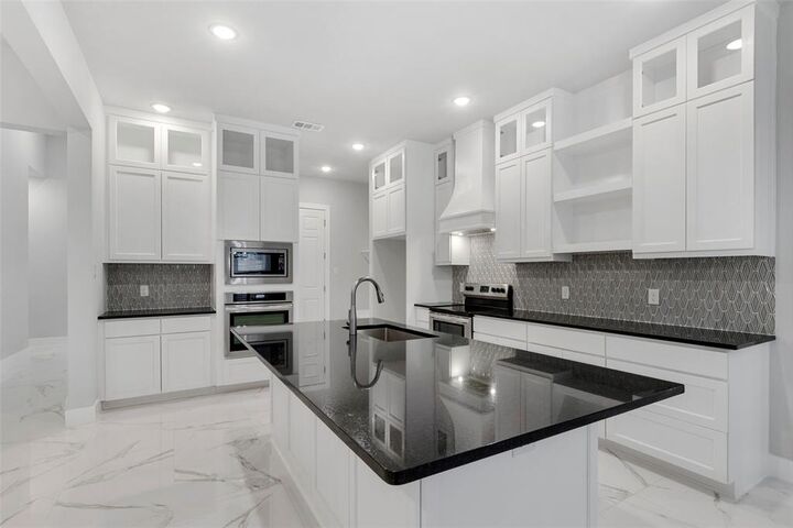Property Photo:  2217 S Peachtree Court  TX 75020 
