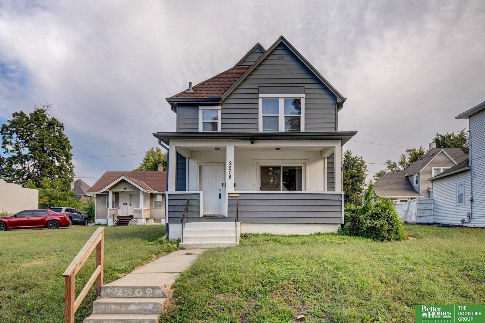 Property Photo: 2208 Maple Street NE 68110