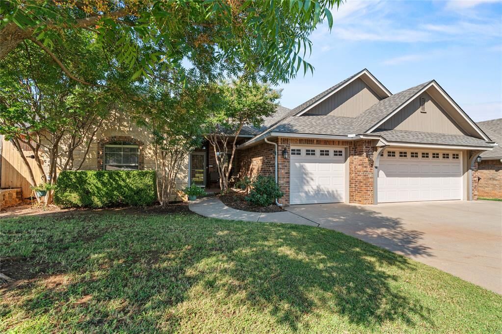 Property Photo: 909 Kelsi Drive OK 73160