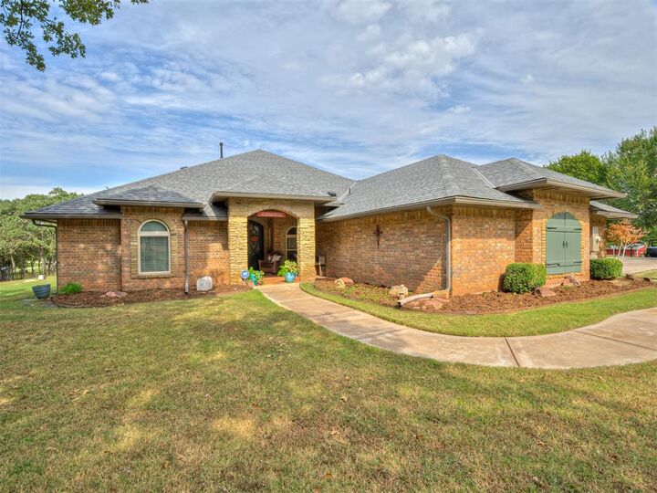 Property Photo: 13401 E 33rd Street OK 73049