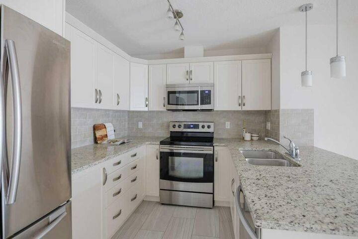 Property Photo:  115 Prestwick Villas SE 3305  AB T2Z 0M7 