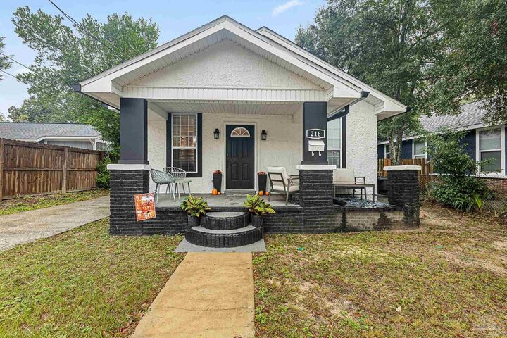 216 N B St  Pensacola FL 32502 photo