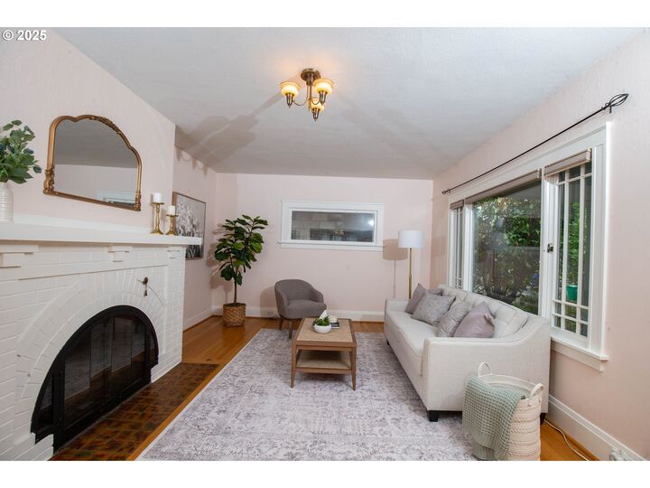 Property Photo:  2022 NE 54th Ave  OR 97213 