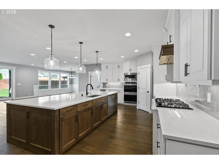 Property Photo: 402 NE 29th St WA 98604