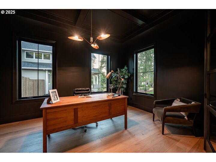 Property Photo: 2406 Glen Eagles Rd OR 97034
