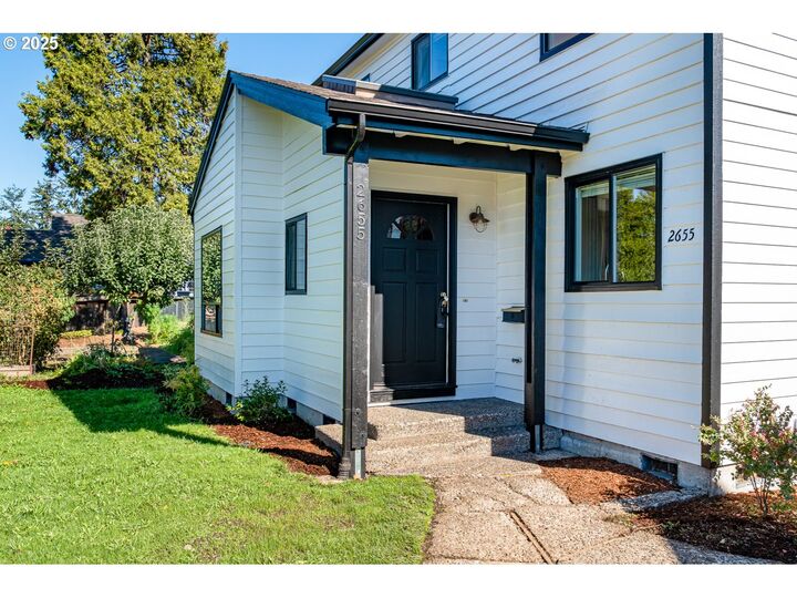 Property Photo:  2655 Harris St  OR 97405 