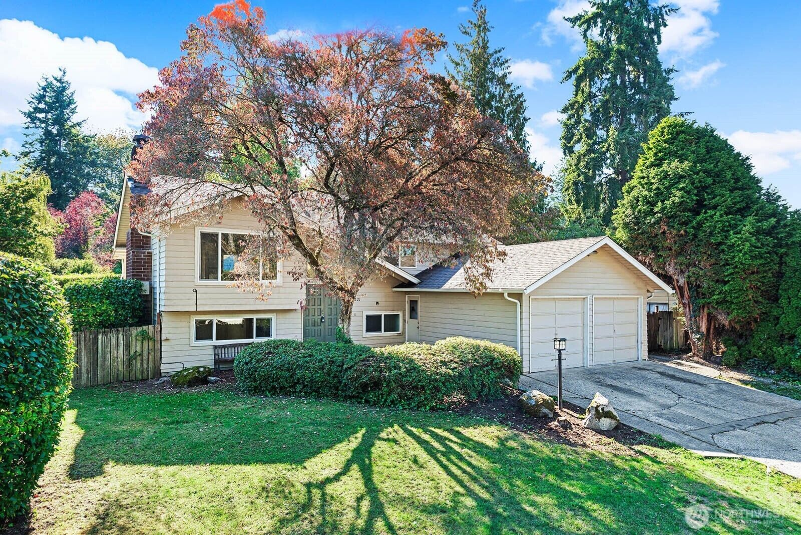MLS#2442273: 14221 SE 10th Place, Bellevue, WA 98007