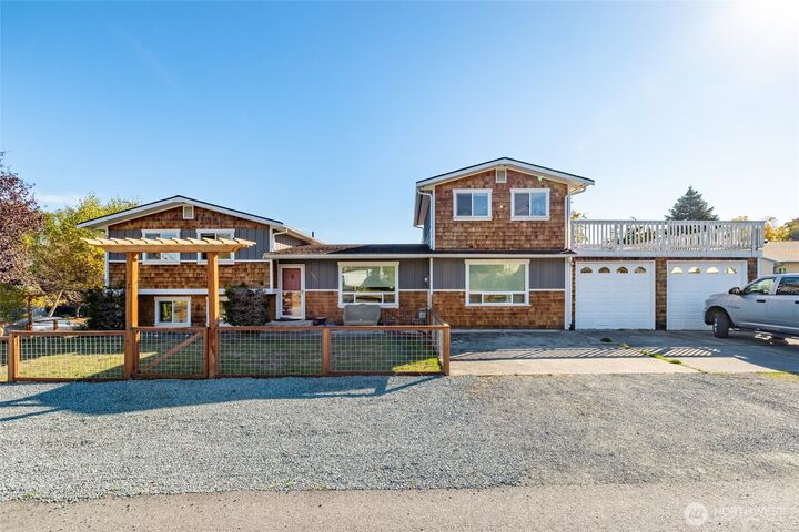 1607  B Avenue  Anacortes WA 98221 photo
