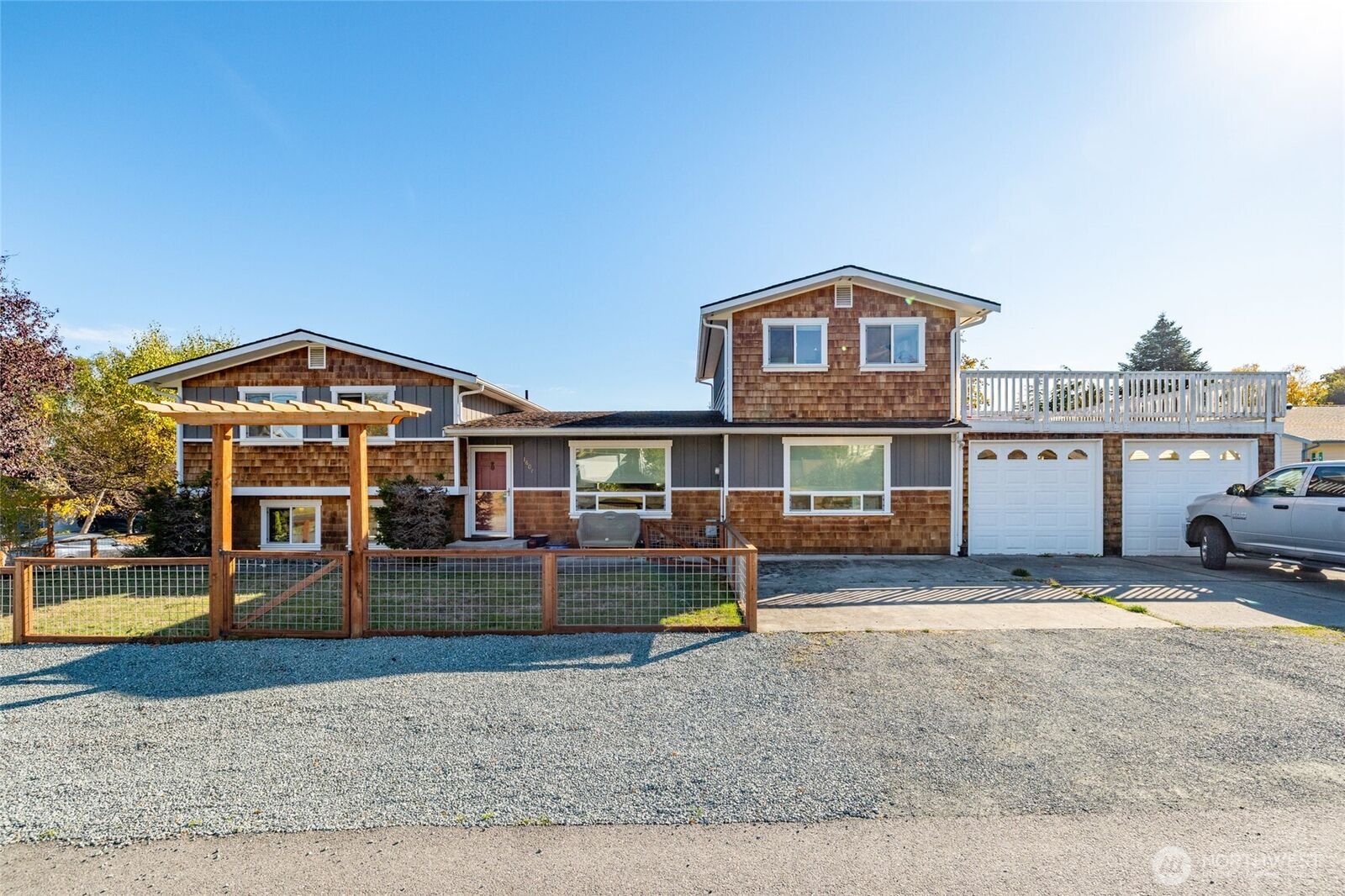Property Photo:  1607  B Avenue  WA 98221
