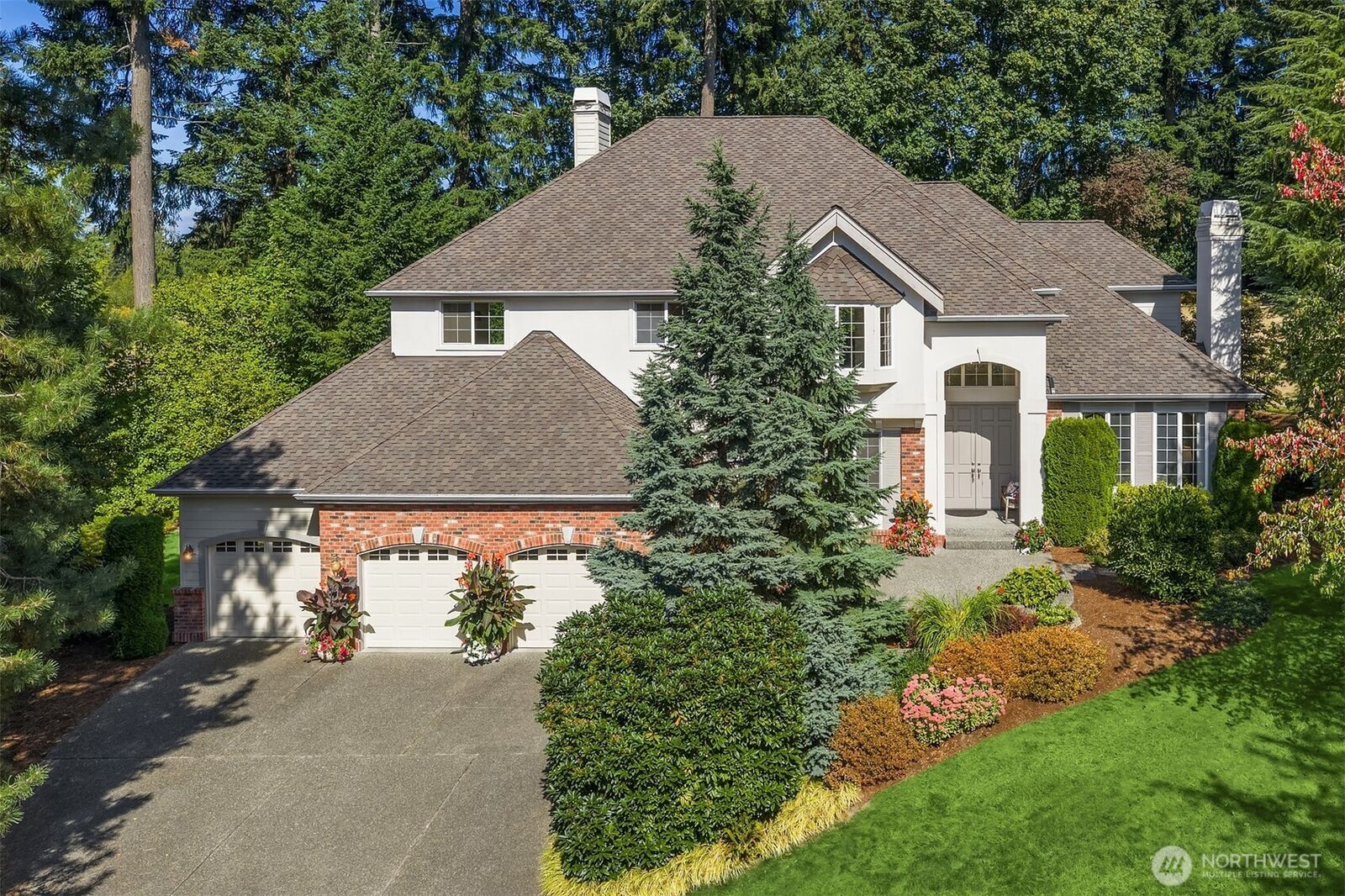 Property Photo: 9920 197 Court NE WA 98053