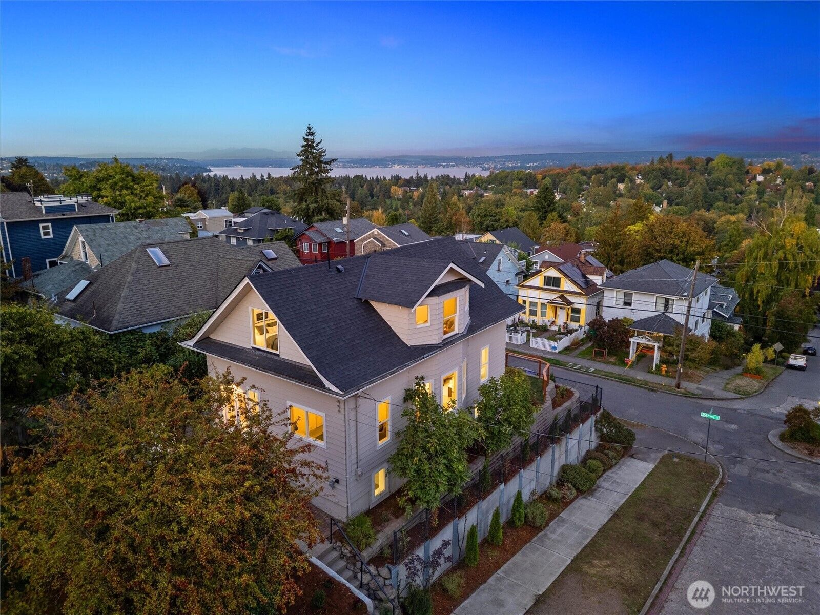 Property Photo:  603  24th Avenue E  WA 98112 