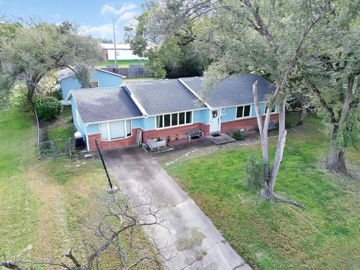 Property Photo: 312 N Houston St KS 67156