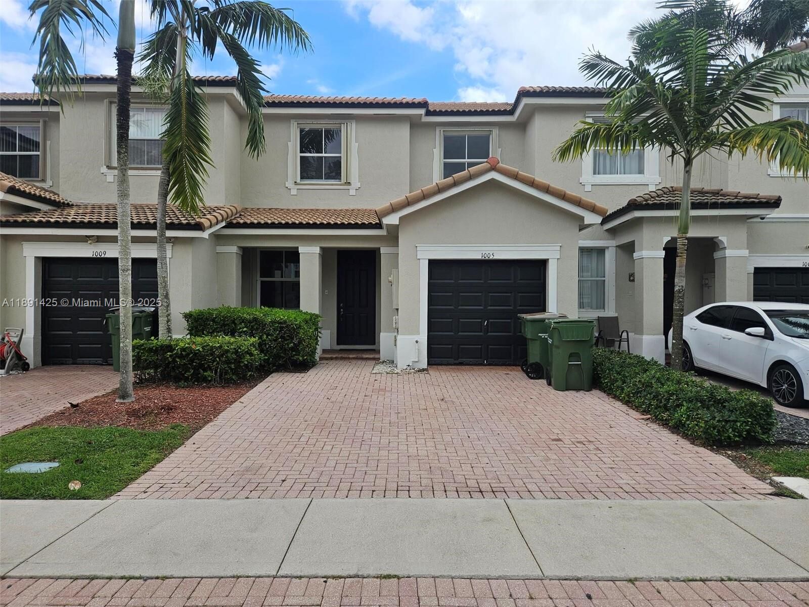 Property Photo:  1005 NE 42nd Ave  FL 33033 