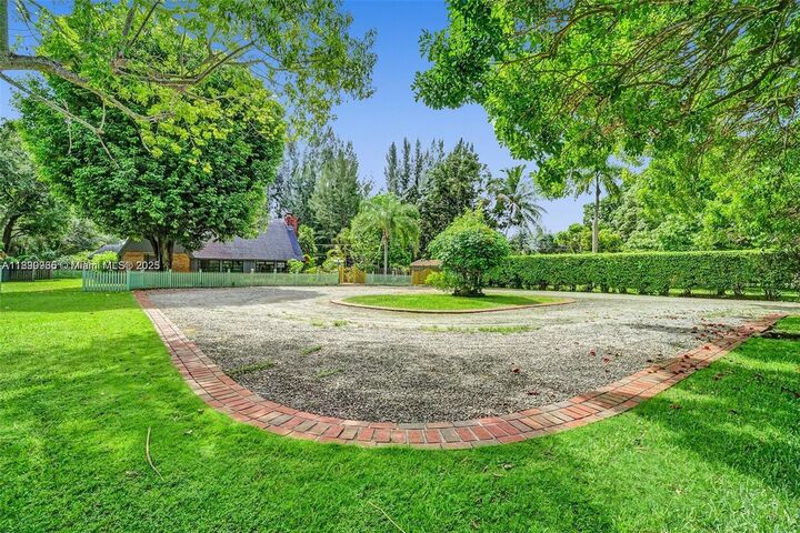Property Photo: 6031 SW 82nd Ave FL 33143