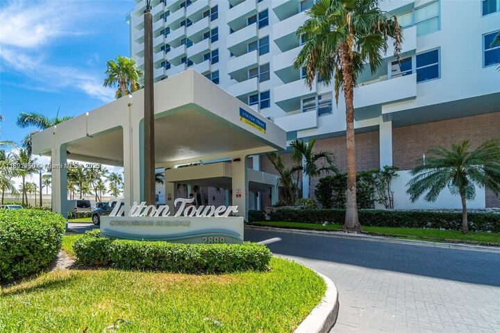 Property Photo:  2899 Collins Ave 736  FL 33140 