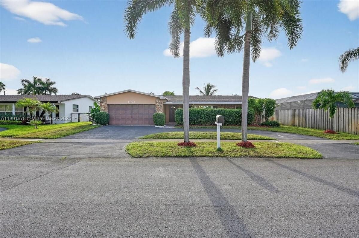 Property Photo: 1621 NW 110th Ter FL 33026