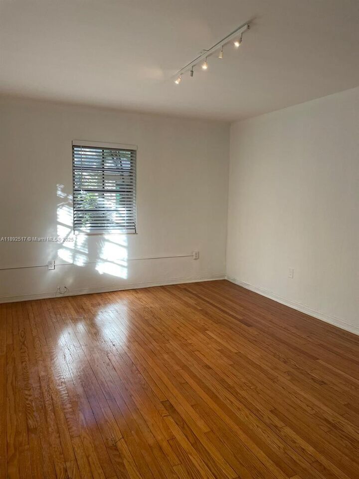 Property Photo: 1610 Michigan Ave 6 FL 33139