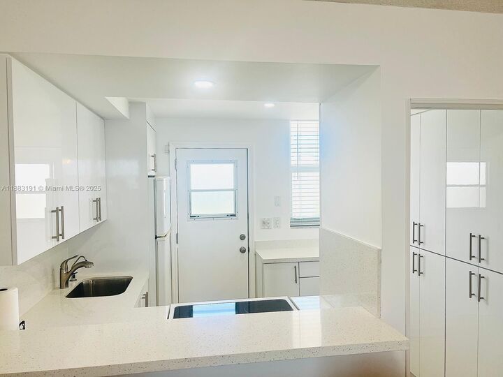 Property Photo: 3020 Marcos Dr S509 FL 33160
