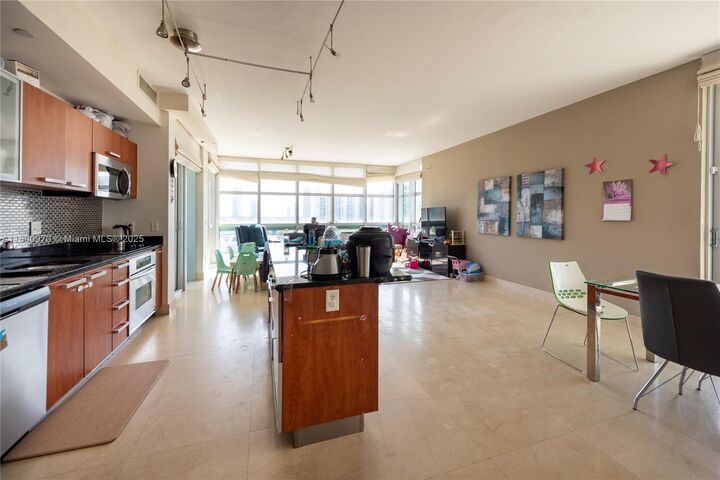 Property Photo: 3131 NE 188th St 2-808 FL 33180