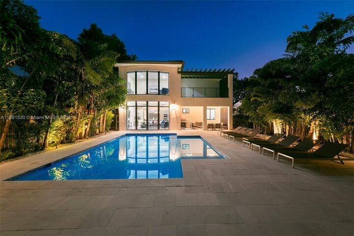 6529 SW 30th St  Miami FL 33155 photo