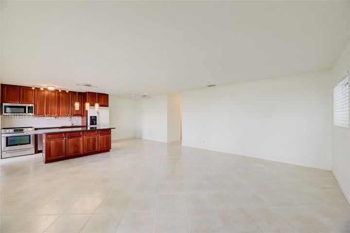 Property Photo: 2881 NE 32nd St 221 FL 33306