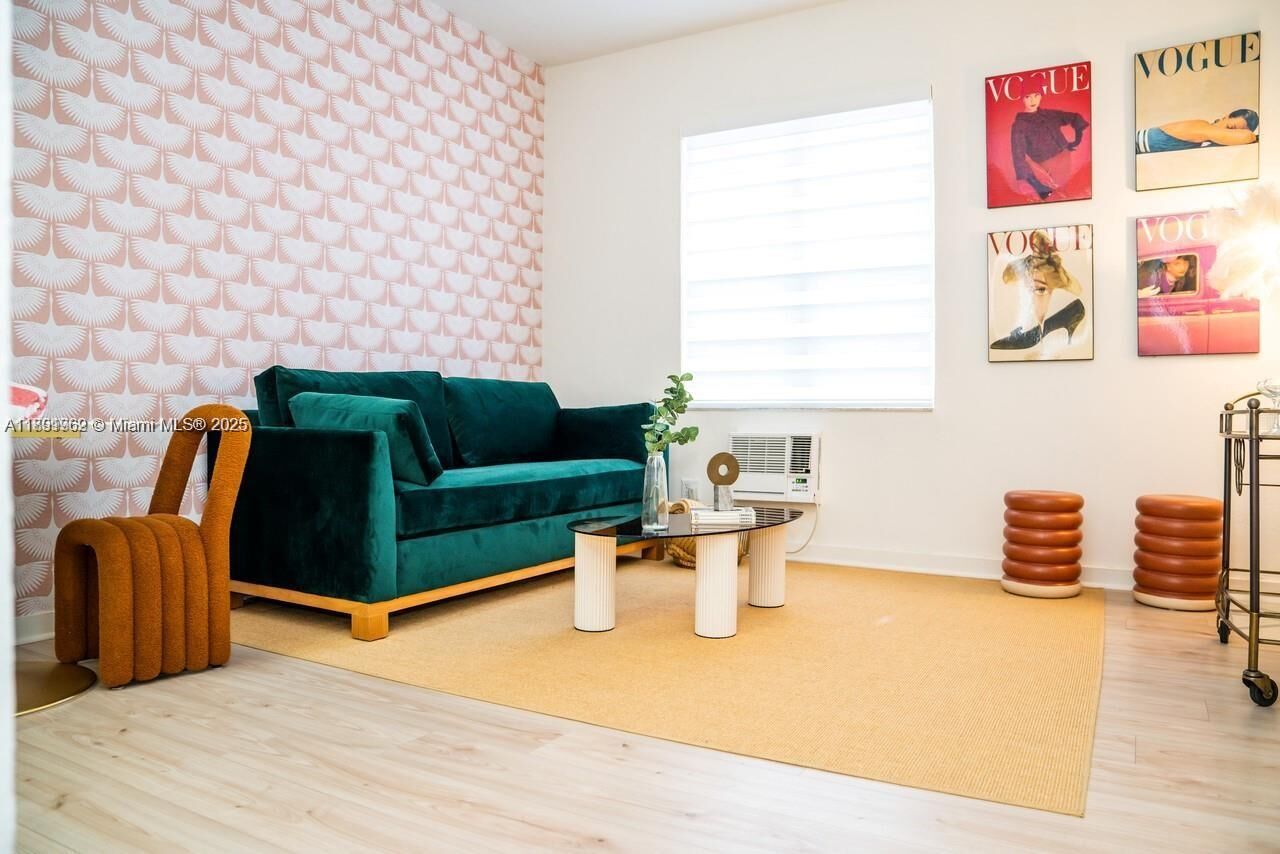 Property Photo:  3030 Collins Ave 1E  FL 33140 