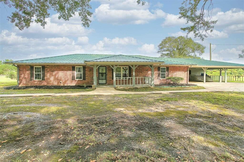 Property Photo: 3172 Benoit Road LA 70611
