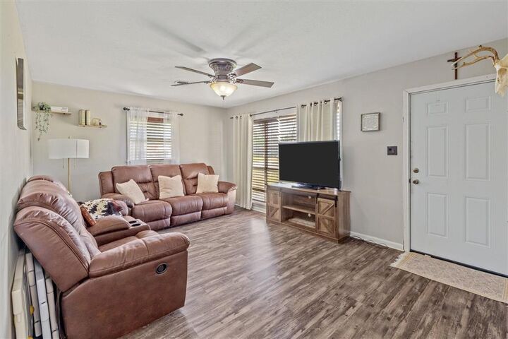Property Photo: 1002 Maria Drive LA 70663