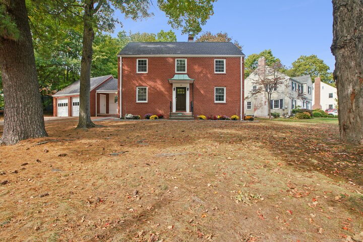 Property Photo:  74 Glen Parkway  CT 06517