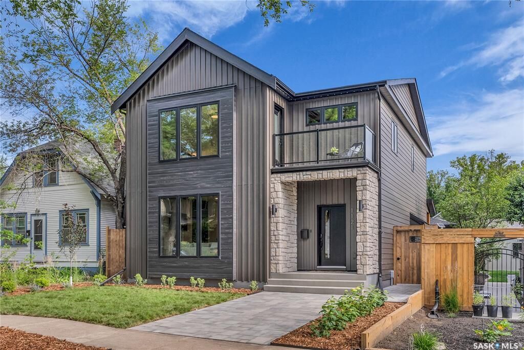 Property Photo:  1121 13th Street E  SK S7H 0C1 