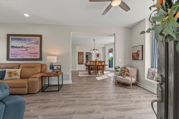 Property Photo:  203 S Eyberg  Avenue  IA 51575 