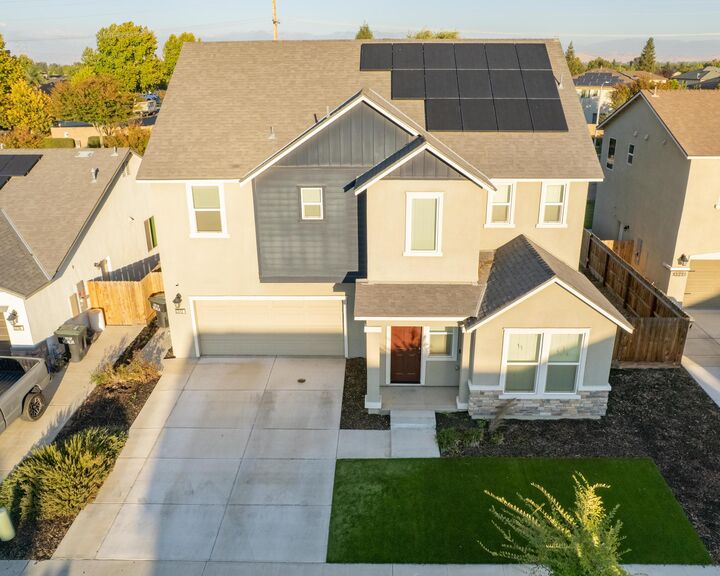 Property Photo: 2242 S Manzanita Court CA 93292