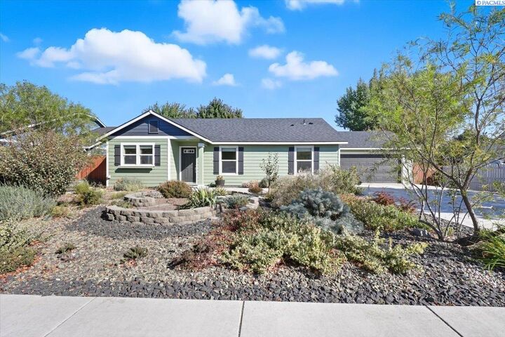 Property Photo: 5188 Pinehurst St WA 99353