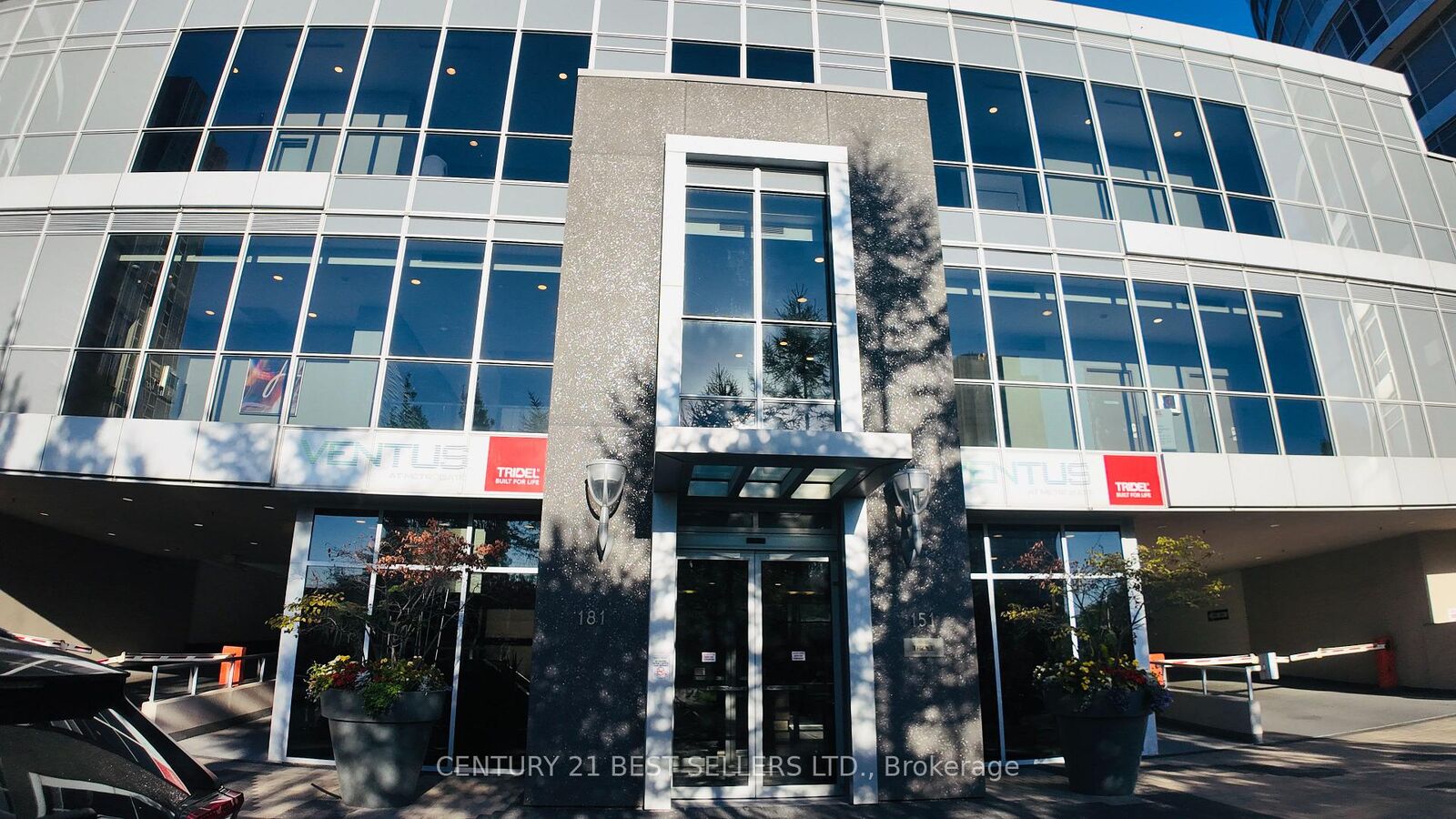 Property Photo:  151 Village Green Square 2507  ON M1S 0K5 