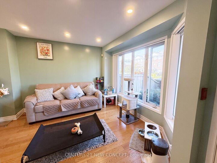Property Photo: 18 Clark Avenue W 107 ON L4J 8H1