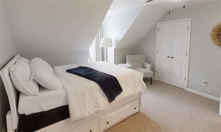 Property Photo:  