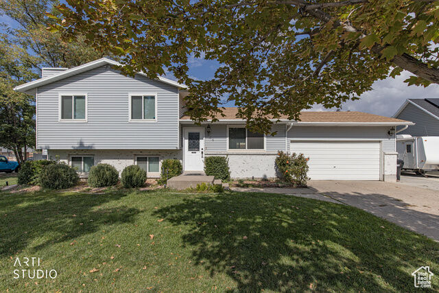 Property Photo:  916 W 2025 S  UT 84087