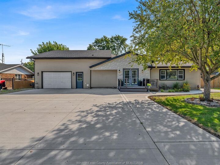 320 Maple Street  Stoney Point ON N0R 1N0 photo