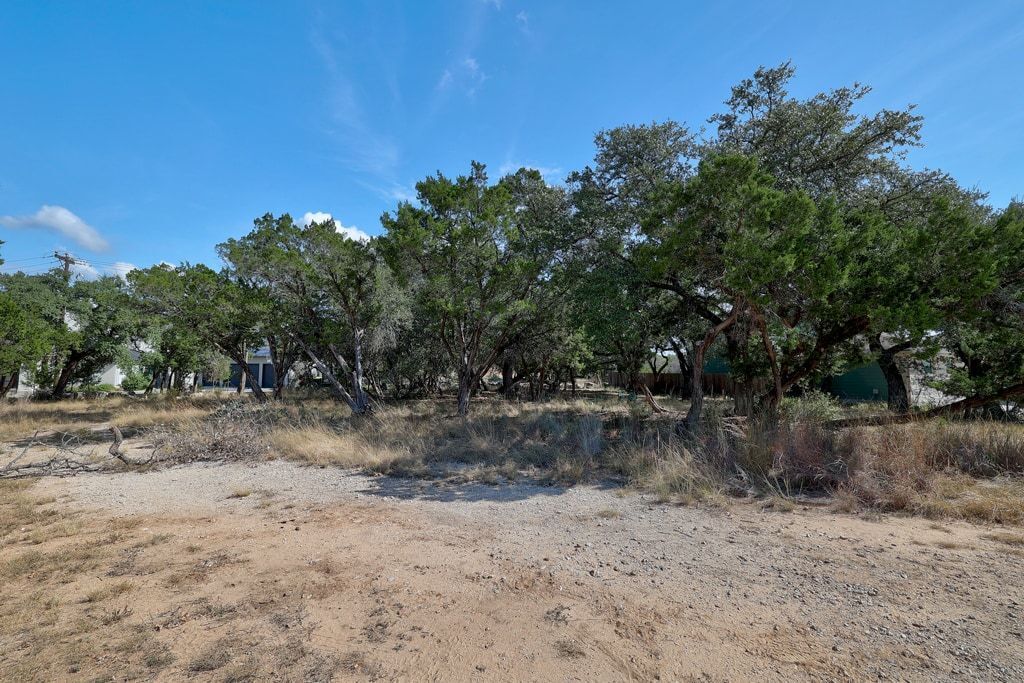 Property Photo: 406 Summit Ridge Drive N TX 78645