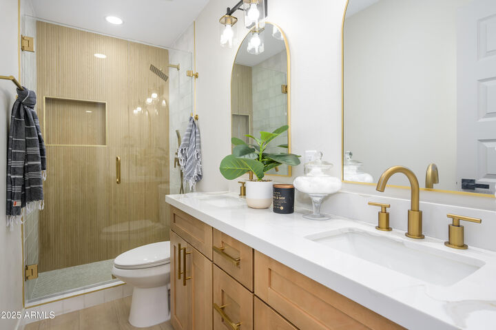 Property Photo:  1337 N 70th Street  AZ 85257 