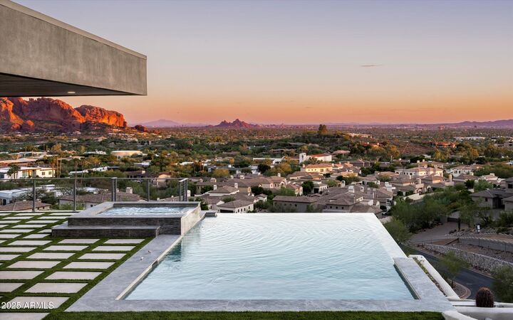 Property Photo: 6800 N 39th Place AZ 85253