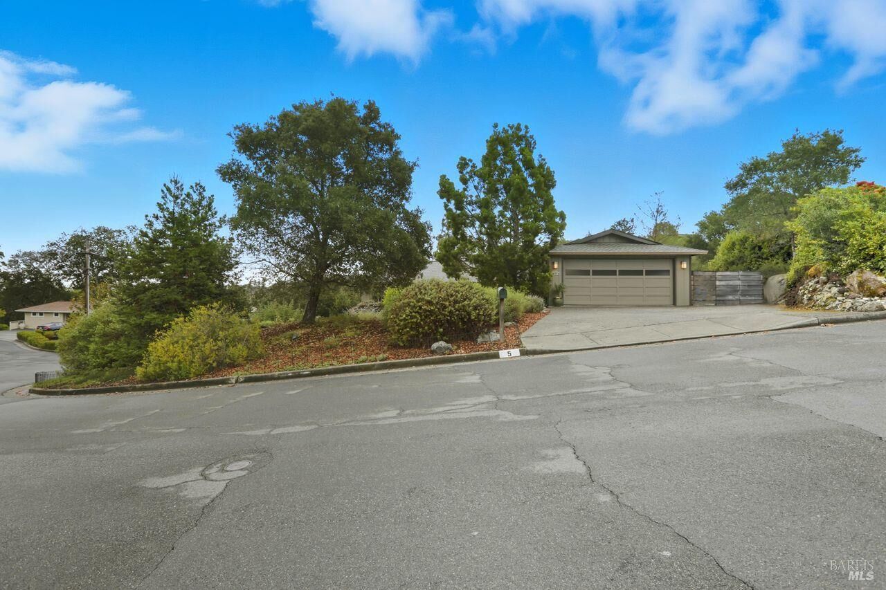 Property Photo: 5 Truman Drive CA 94947