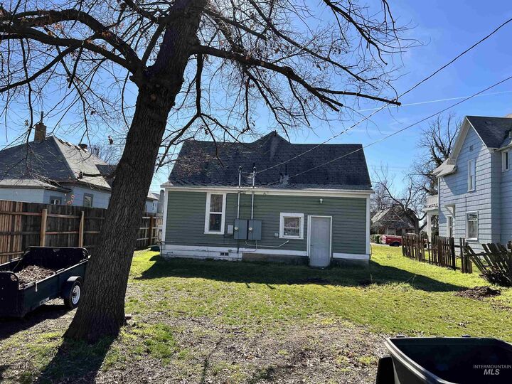 Property Photo:  321 2nd Ave  ID 83501