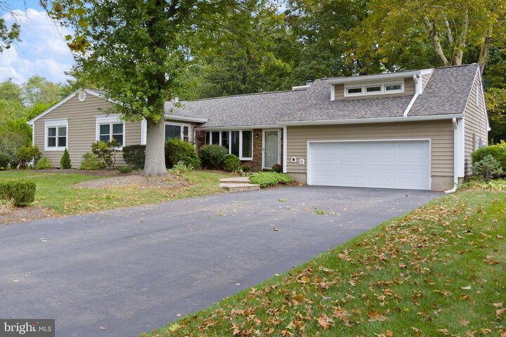 42 Nassau Place  Princeton Junction NJ 08550 photo